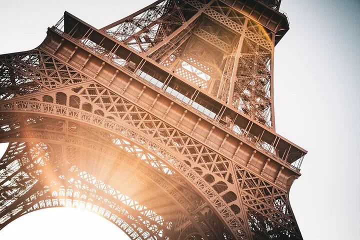 Eiffel Tower: Guided Summit Tour, 6 Guests Max