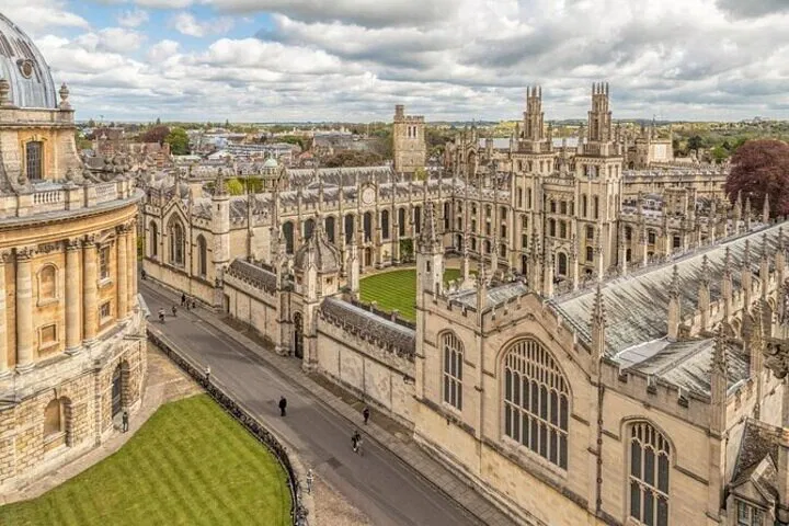 Stress-Free Oxford-Heathrow Private Transfer: Comfort & Local Insights!
