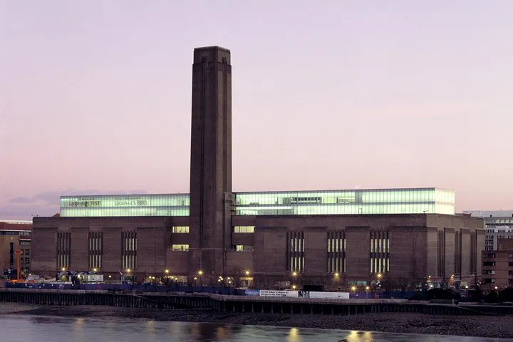 Unveiling London's Majesty: A Private Guided Tour of Tate Modern & Tower of London