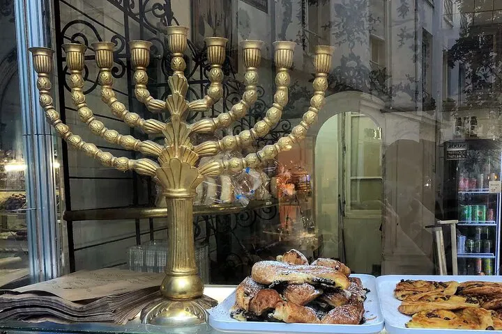 Paris Jewish Quarter Walk: History, Falafel & Synagogue