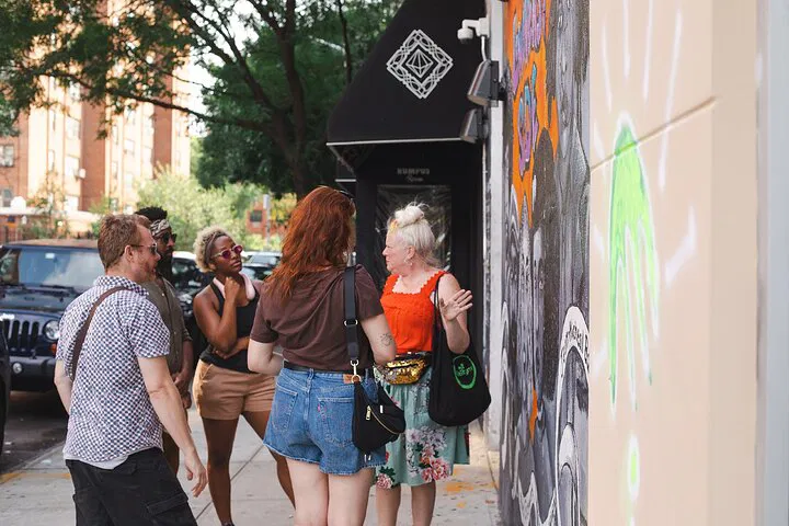 NYC's Downtown Unveiled: A 6-Hour Neighborhood & High Line Adventure!