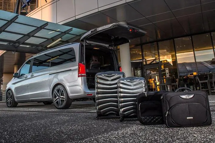 Luxury Disneyland Paris Transfer: Stress-Free Private Minivan Service