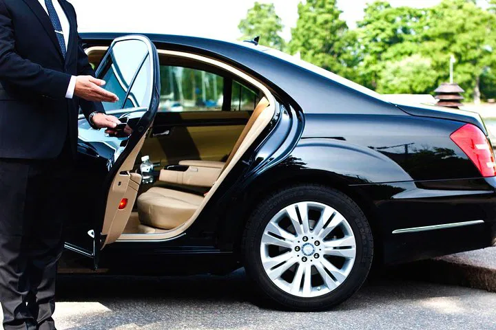 Effortless Paris Transfers: Private, Personalized, and Punctual