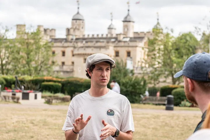 Uncover London's Treasures: Tower, Sights & Beefeater Tales!