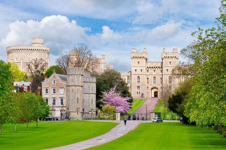 Windsor Castle & Stonehenge: Extended Visit + Snack Pack