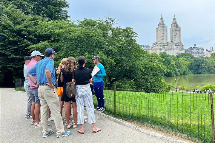Central Park: Capture Memories with a Private Walking Tour & Photoshoot