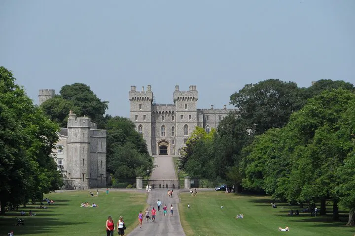 Uncover Royal Secrets: Windsor, Stonehenge & Winchester Private Tour!