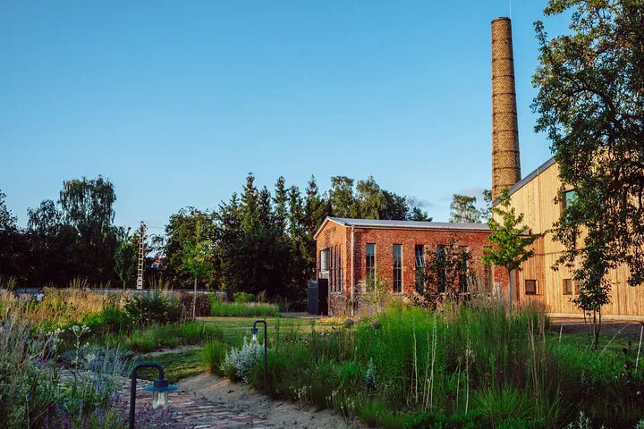 Craft Your Own: Elephant Gin Distillery Tour Near Hamburg