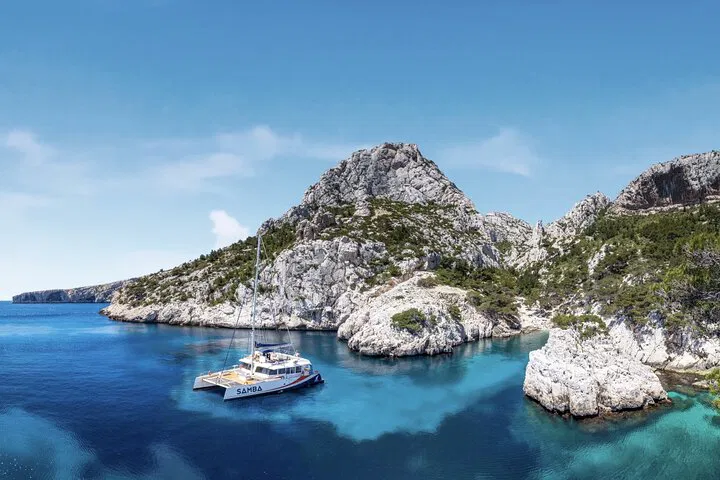 Marseille Catamaran Brunch: Calanques & Old Port
