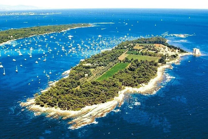 Saint-Raphaël Boat Tour: Unveiling French Riviera's Hidden Gems