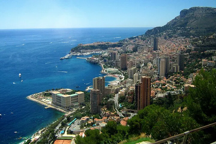 Glamorous French Riviera: Private Luxury Tour from Cannes