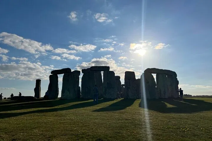 Stonehenge & Cruise Transfer: An Unforgettable South England Excursion!
