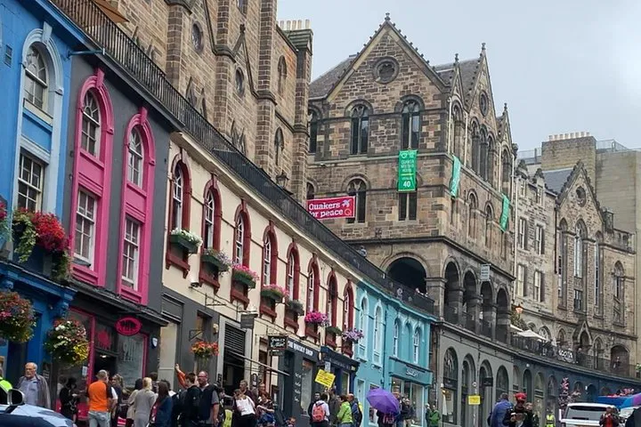 Edinburgh's Tailored City Tour: Discover History in Style