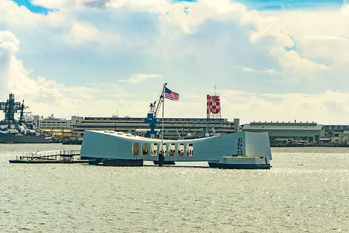 Unforgettable Oahu Adventure: Pearl Harbor & Island Circle Tour