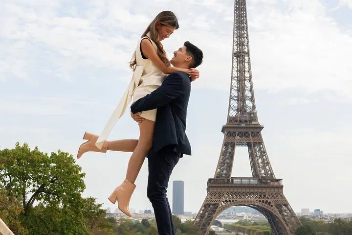Paris Photoshoot: Capture Your Dream Vacation!