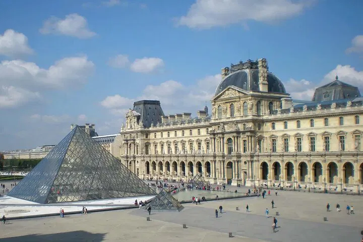 Unveiling Paris: A Whirlwind 6-Hour Private Sightseeing Adventure
