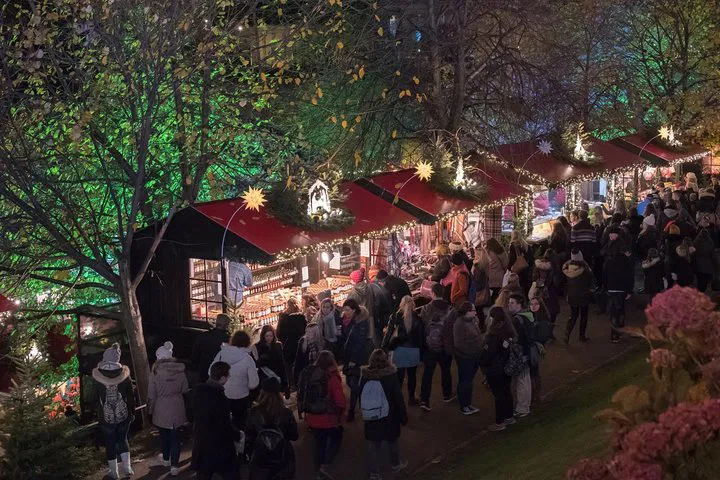 Edinburgh Christmas Magic: A Festive Local's Tour