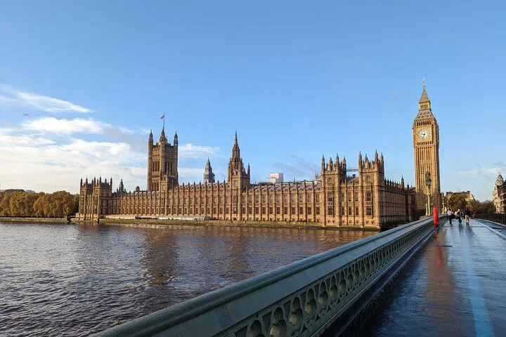Discover London's Iconic Landmarks: A Personalized Car Tour Experience