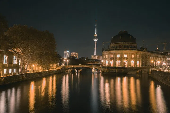 Berlin Museum Island Tour: Kaisers to Communists