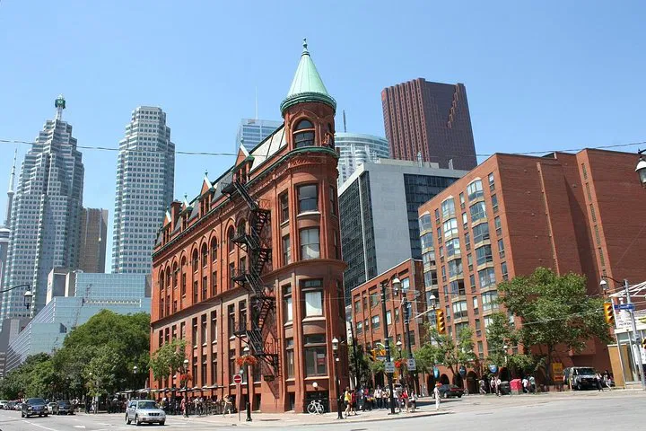 Discover Toronto's Iconic Landmarks: An Immersive Audio Walking Tour