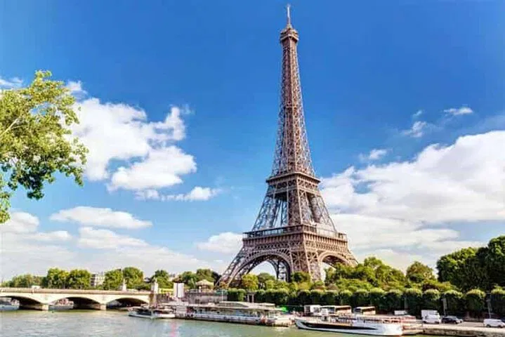 Paris Day Trip: Louvre, Notre Dame & Eiffel Tower Lunch