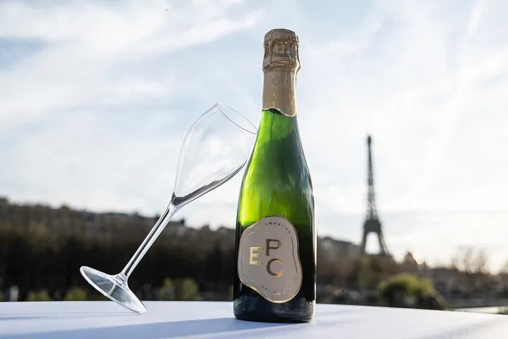 Parisian Elegance: Champagne Sightseeing Cruise on the Seine