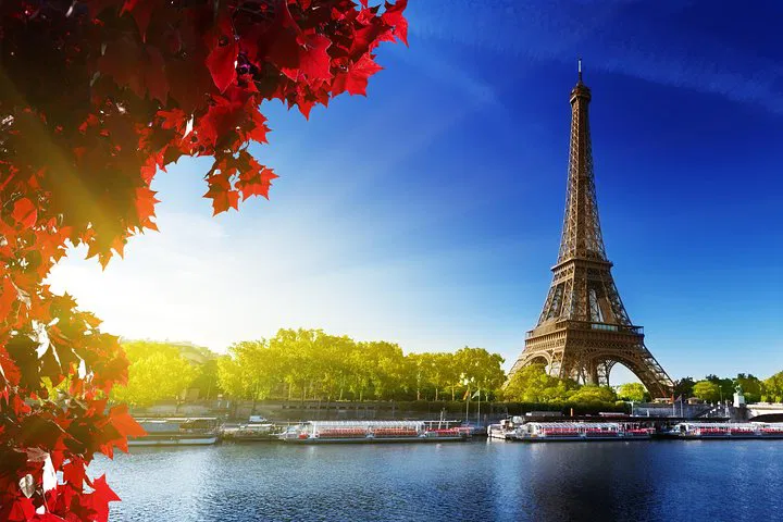 Paris Rail Adventure: Eurostar, Bus Tour & Seine Cruise