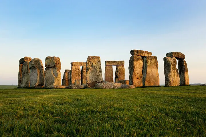 Stonehenge & Bath: Exclusive Inner Circle Tour & Roman History