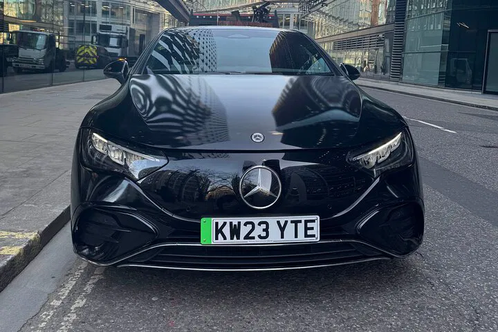 Stress-Free City Transfer: London Gatwick Airport Private Ride