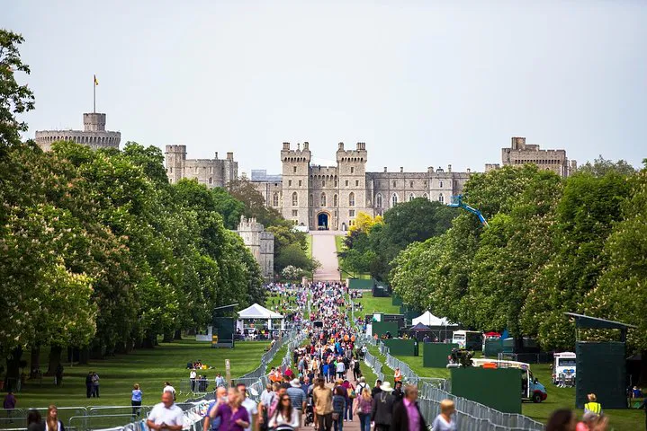 Windsor Layover: A Royal Escape from LHR