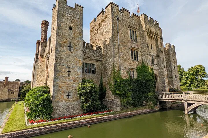 Hever Castle: Uncover History & Splendor in England's Hidden Gem
