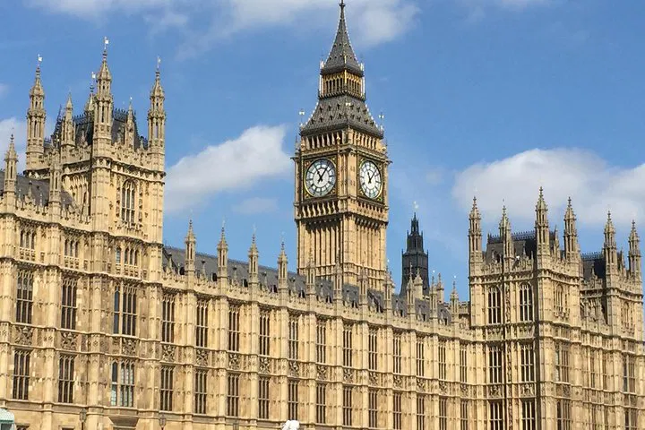 Discover London's Iconic Landmarks: A Half-Day Private Tour Adventure