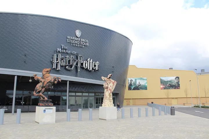 Stress-Free Studio Journey: Private Transfer to Harry Potter World