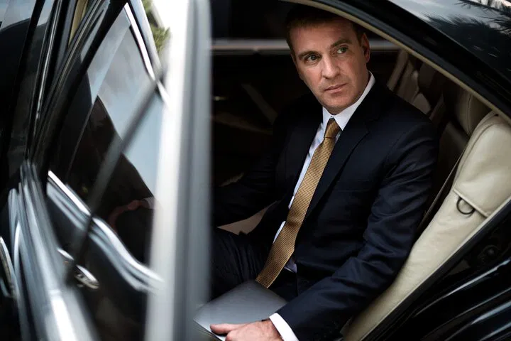 Paris by Hour: Luxurious Chauffeur-Driven Car Experience