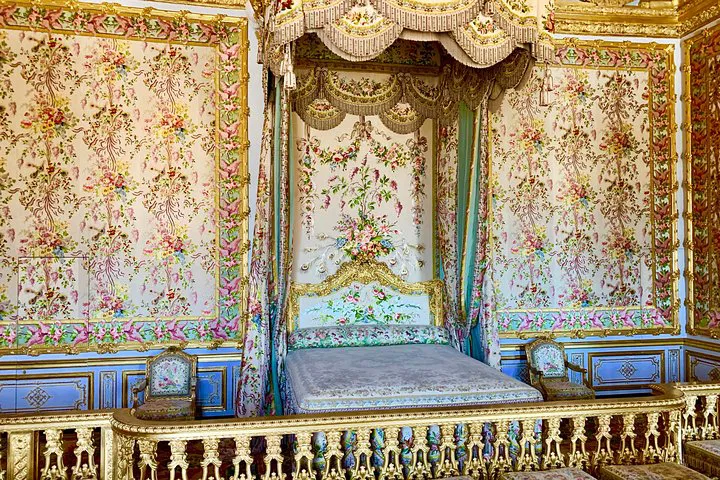 Unveiling Versailles: A Royal Estate Immersive Journey