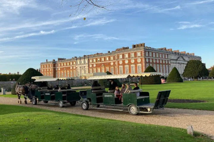 Royal Retreat: Private Tour of Hampton Court, Kew Gardens & Richmond Park