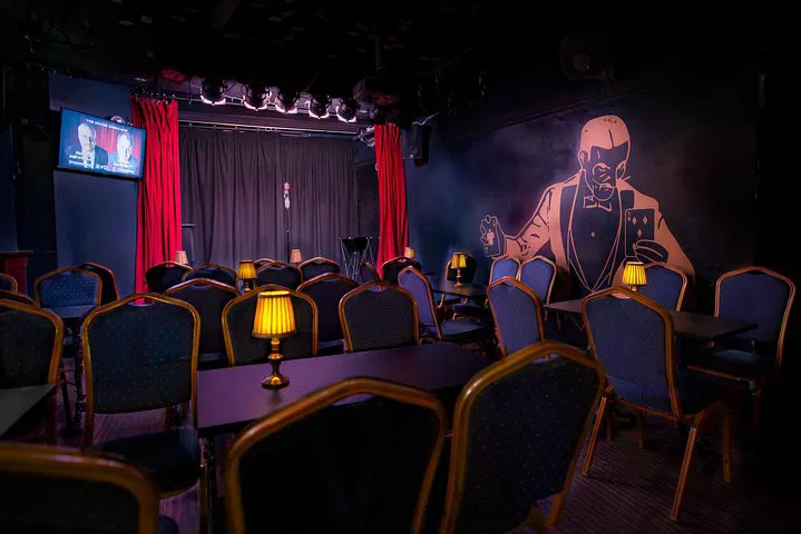 Bristol Comedy Magic Show with Pizza & Prosecco