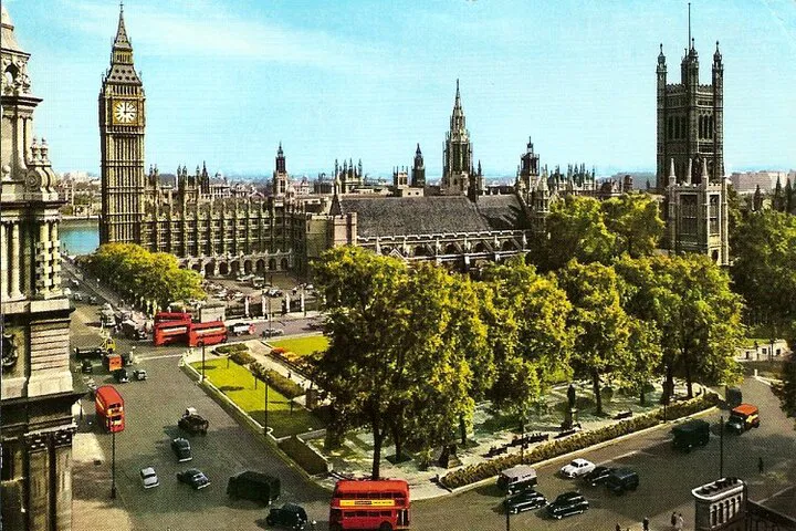 Unlock London's Secrets: Your Personalized Audio Adventure Awaits!