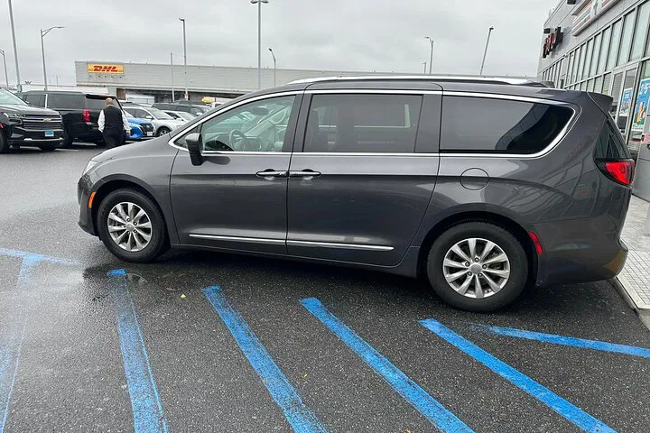 Stress-Free Brooklyn Port Transfer: Newark Airport (EWR) Private Ride