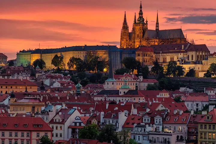 Berlin to Prague Private Transfer: Sightseeing in Style