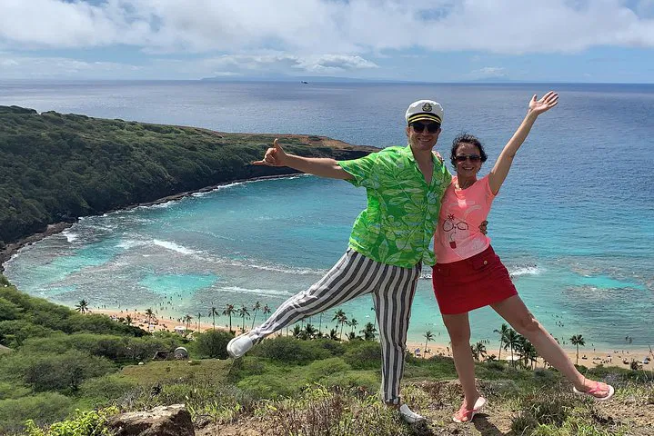 Discover Oahu's Majesty: Spanish Tour of Volcanoes and Beaches