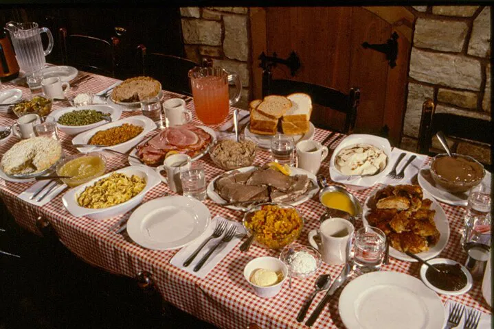 Immerse Yourself: Amish Home Meal & Farmlands Tour
