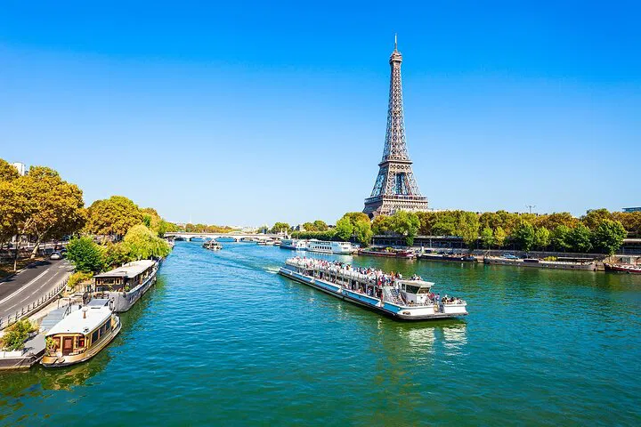Parisian Dream: Montmartre, Saint-Germain & Seine Cruise in Style!