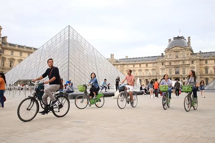 Paris Bike & Louvre Picnic: See Paris in 4 Hours!