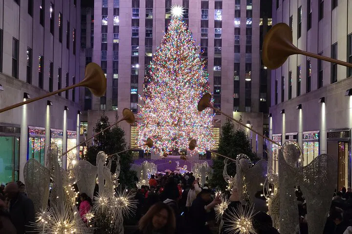 Enchanting NYC Holiday Walk: Unveiling Festive 5th Avenue & Bryant Park Magic!
