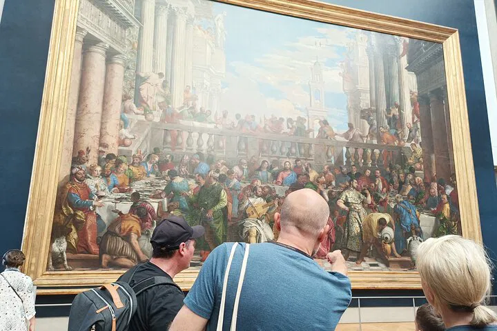 Louvre Museum Fast-Access Private Tour: See Masterpieces!