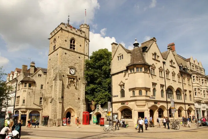 Discover Oxford's Charm: Walking Tours & Carfax Tower Views
