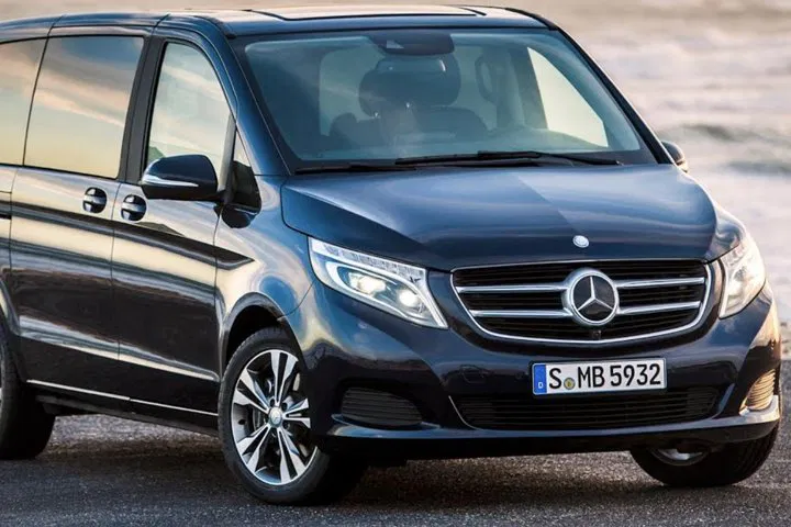 London in Style: Your Private Chauffeur Awaits!