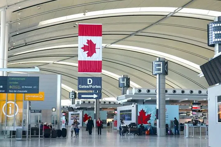 Luxury Airport Transfer: Toronto to Waterloo Black Car