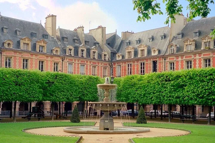 Uncover Hidden Gems: A Private Stroll Through Le Marais District